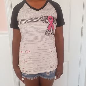 Women nursing srub top with  breast cancer 🎀